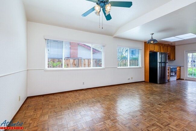 Building Photo - Beautiful Home | Attached ADU Suite | Desirable Location