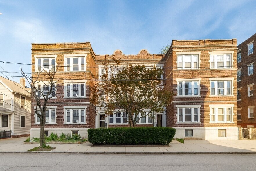 Primary Photo - 32 Reedsdale St