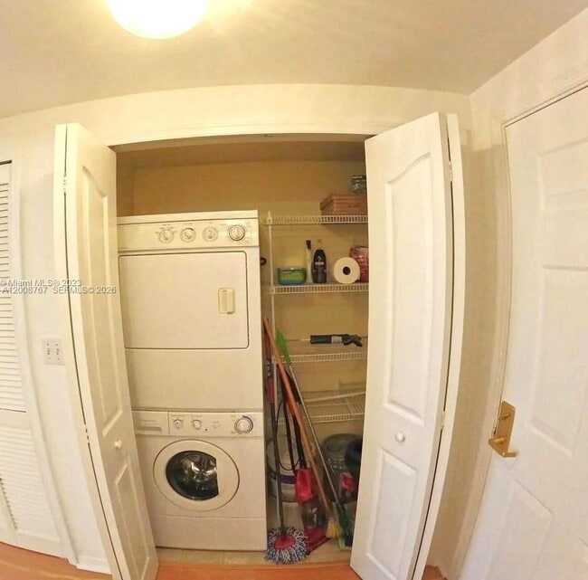 Building Photo - 2665 SW 37th Ave