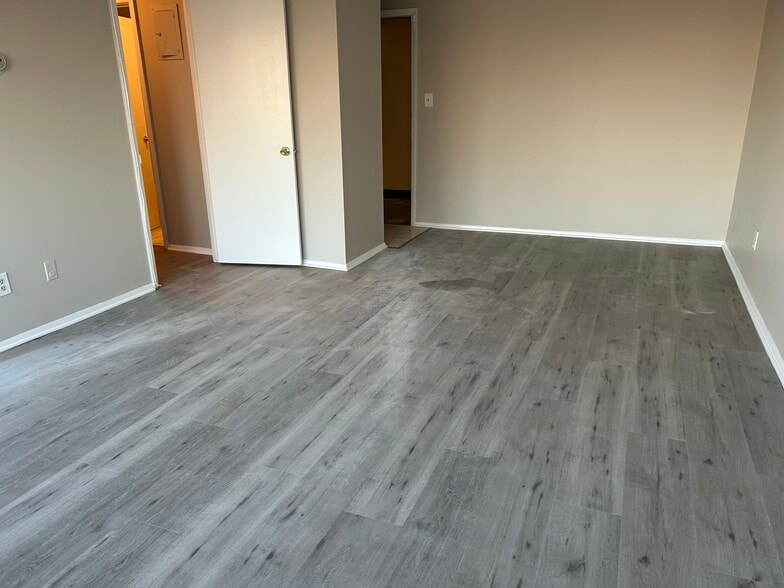 Building Photo - 6640 Pearl Rd