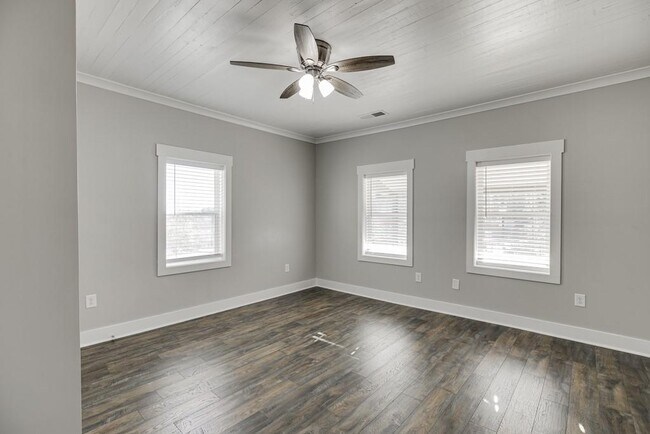 Building Photo - 4615 S Lee St