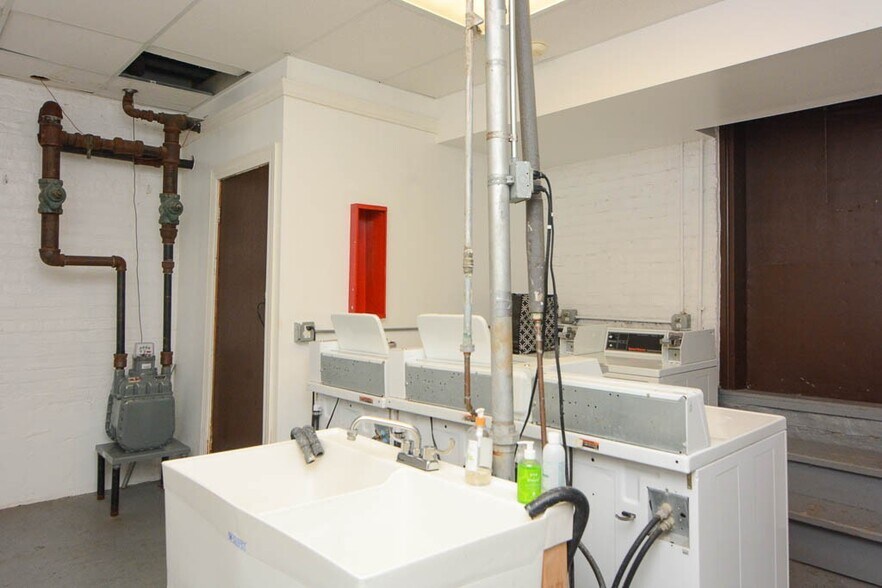 Building Photo - 4349 N Damen Ave