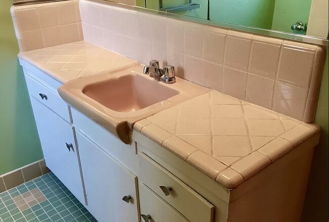 Bath Sink - 6825 Whitley Ter