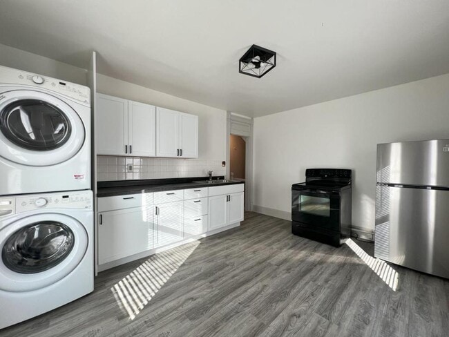 Building Photo - 312 Pine St