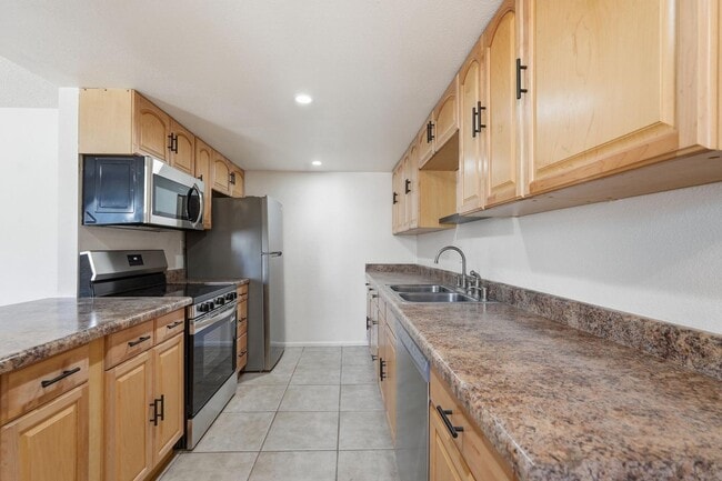 Building Photo - 1017 E Redfield Rd