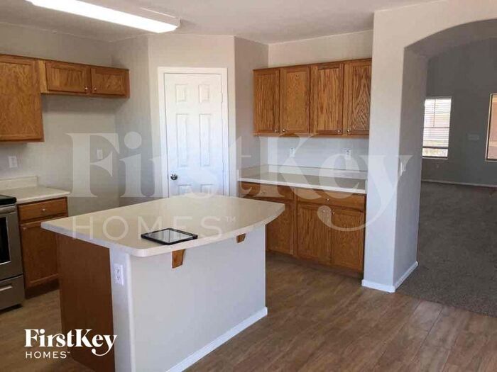 Building Photo - 29125 N Yellow Bee Dr