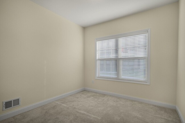 Building Photo - 808 W Creek Ln