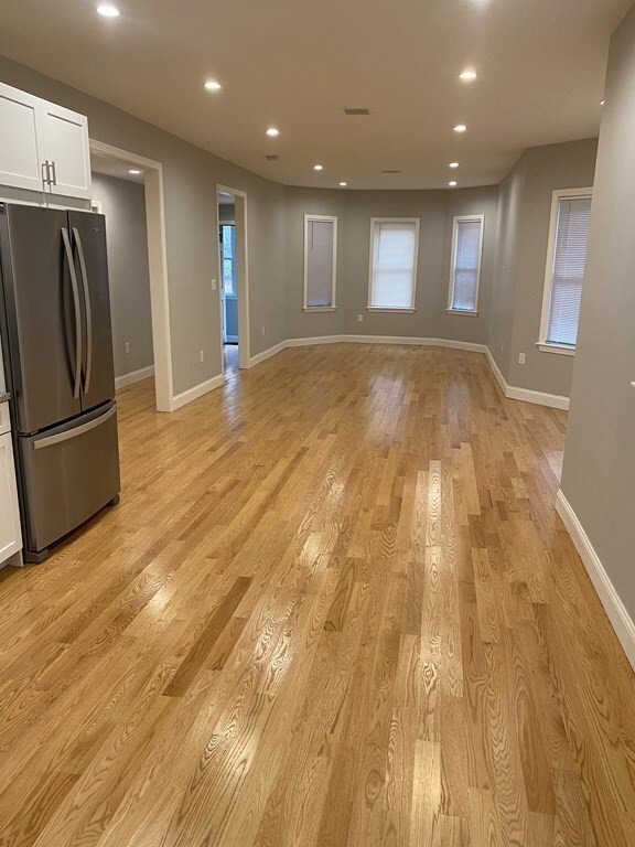 Building Photo - 226 Fellsway W