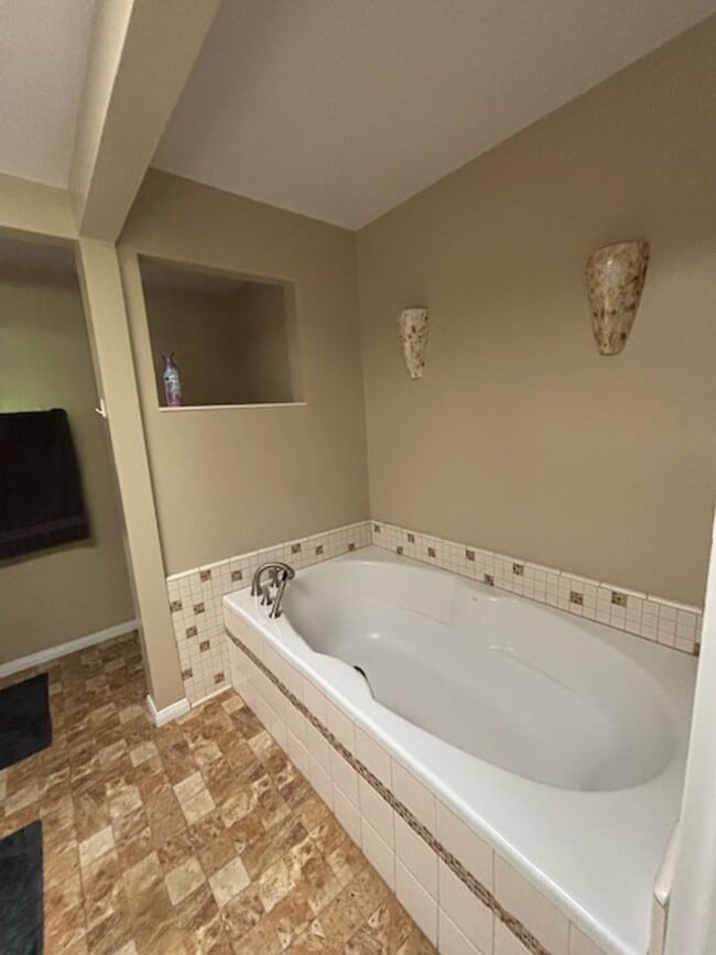 Building Photo - Stockdale Country Club 3 Bedroom Home with Paid Solar, Sunroom, RV Parking, and Ample Storage