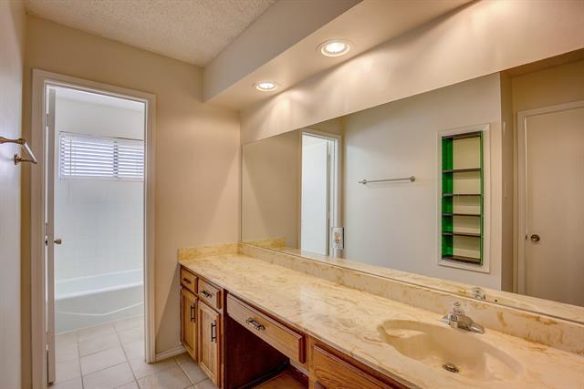 Building Photo - 6637 Fair Oaks Dr