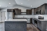 Building Photo - 3 Bedroom Town Home