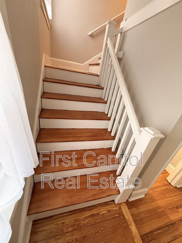 Building Photo - 627 Warren Ave.