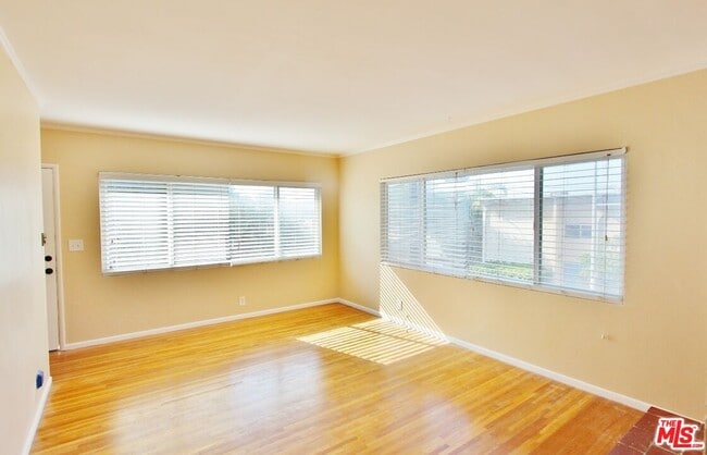 Building Photo - 380 Pershing Dr