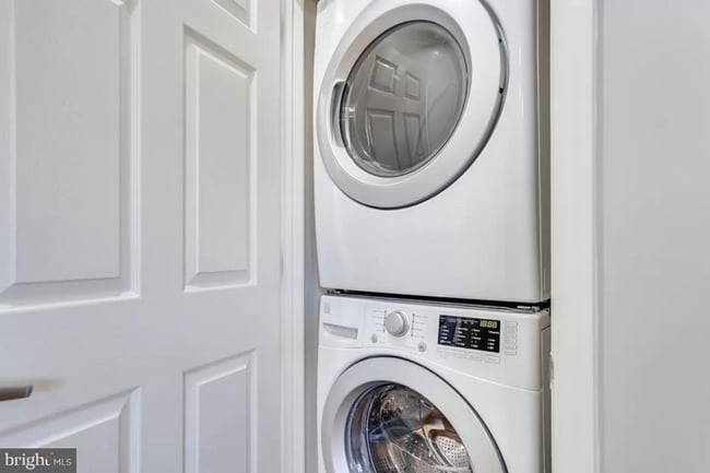 Building Photo - 325 U St NW