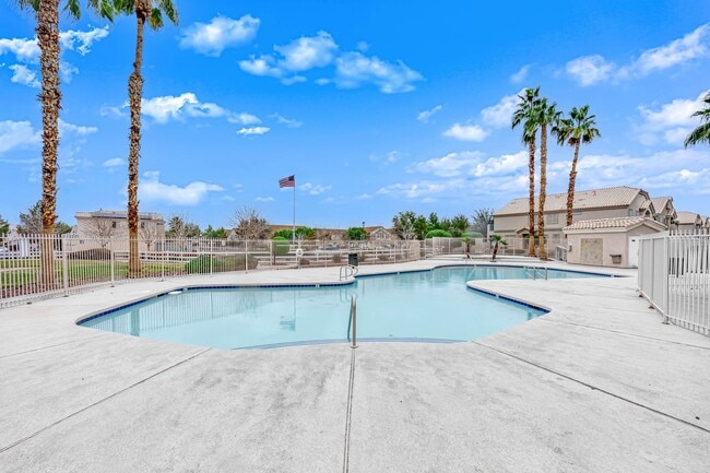 Building Photo - Charming 2 bedroom 2 bathroom townhome