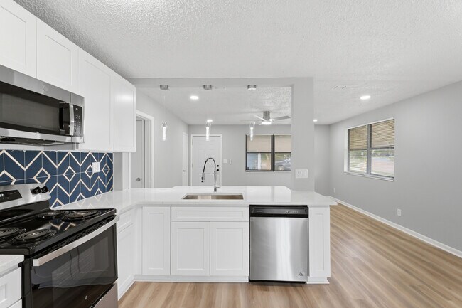 Building Photo - 6766 Londonbridge Ln