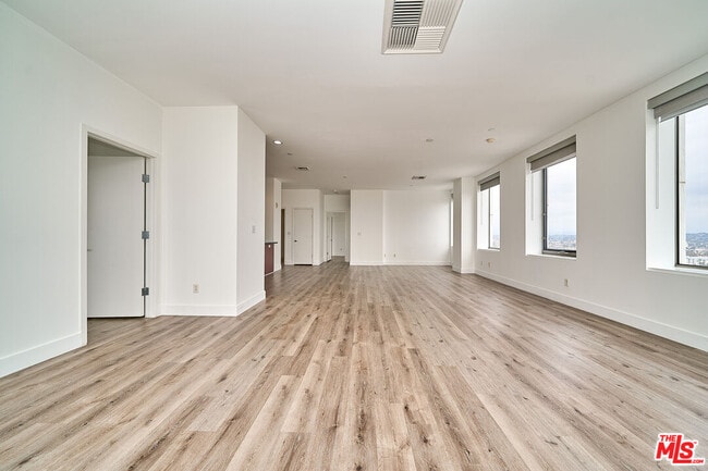 Building Photo - 3810 Wilshire Blvd