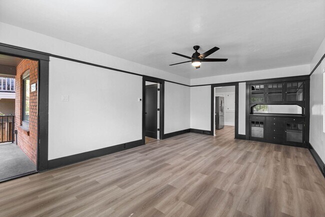Building Photo - 3 Bed, 2 Bath, 1 Office/Guest - Fully Renovated Midtown Home