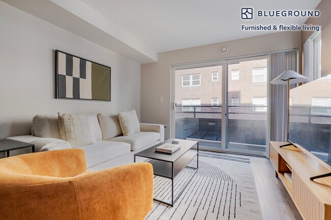 Primary Photo - 526 Yale Ave N