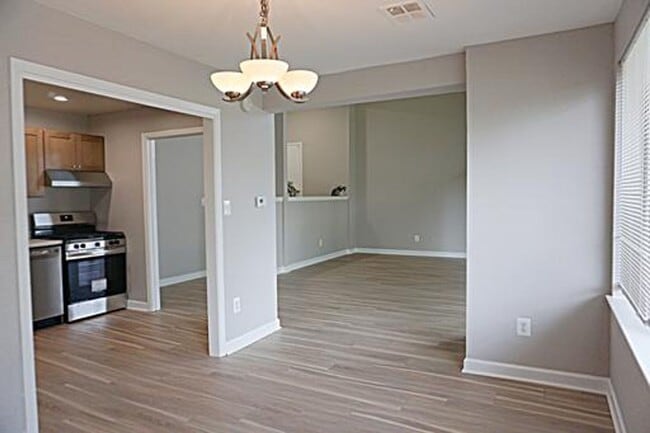 Building Photo - Beautifully Remodel Top-Level Condo!