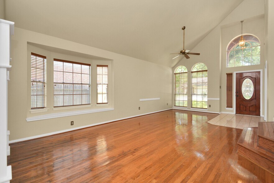 Building Photo - 4123 Valedon Ln