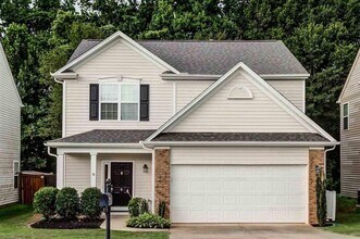 Building Photo - Charming 3 bedroom, 2.5 bath home located in the Lismore Park community.