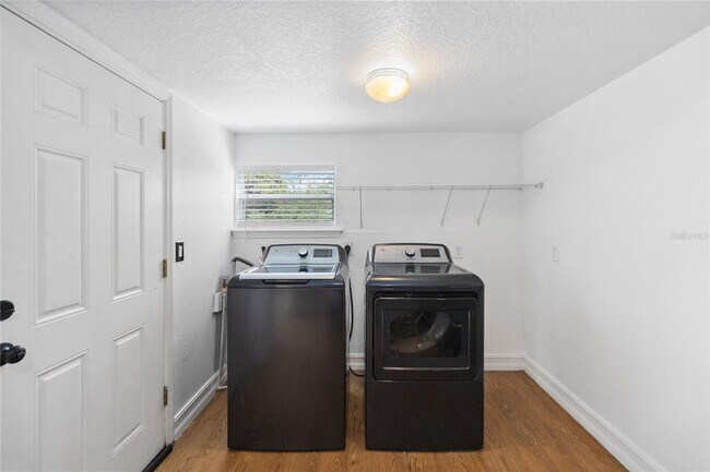 Building Photo - 634 18th St