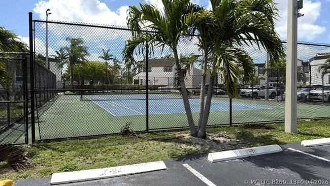 Building Photo - 9711 Fontainebleau Blvd