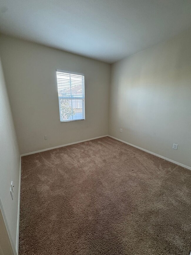 Building Photo - Stunning Home in a Desirable Gated Community