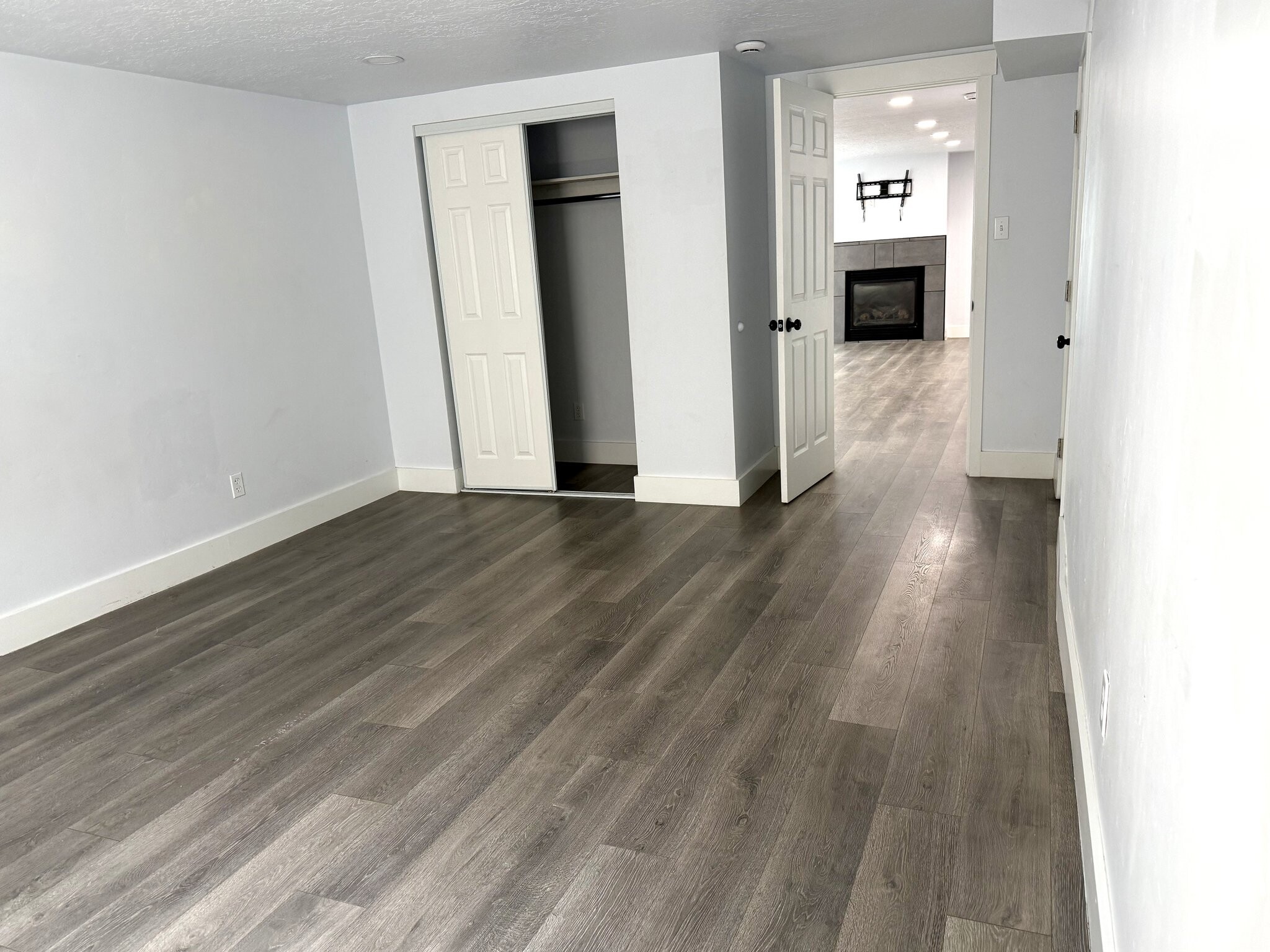Building Photo - 3881 Ridgeview Way
