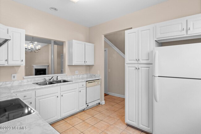 Building Photo - 5006 Carleton Dr