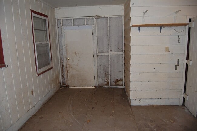 Building Photo - Well Maintained in Arnold Heights!