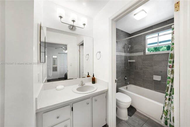 Building Photo - 4200 SW 72nd Way