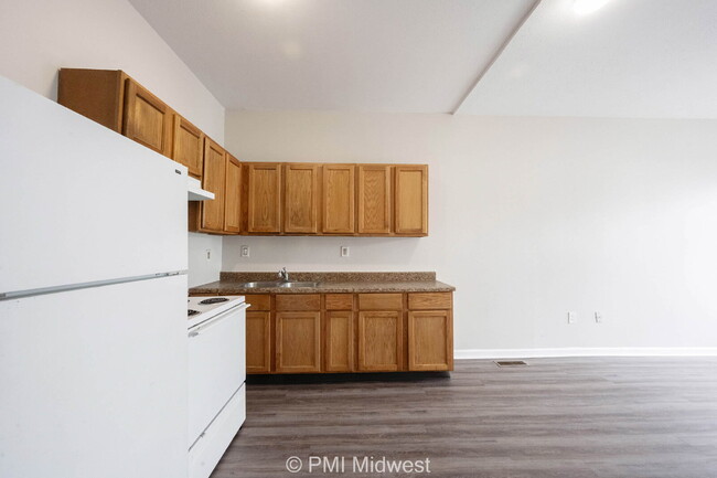 Building Photo - "Charming 2-Bedroom Apartment in Indianapo...