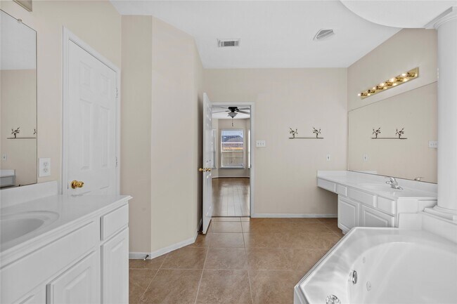 Building Photo - 1111 Blue Leaf Dr