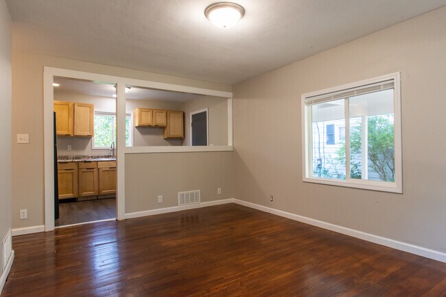 Building Photo - 1353 Bissell St