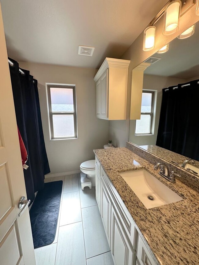 Building Photo - 4 Bedroom 2 Bathroom Property Ready to Rent!