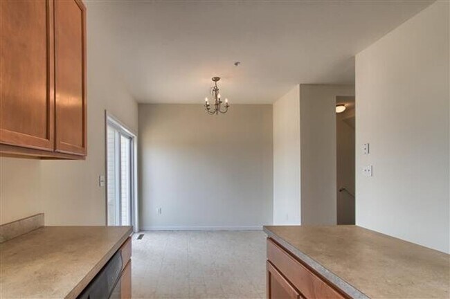 Building Photo - 1241 Ledge Dr