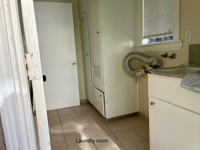 Building Photo - 1807 Bara Rd