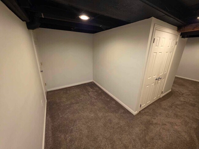 Building Photo - Your Dream Haven Awaits