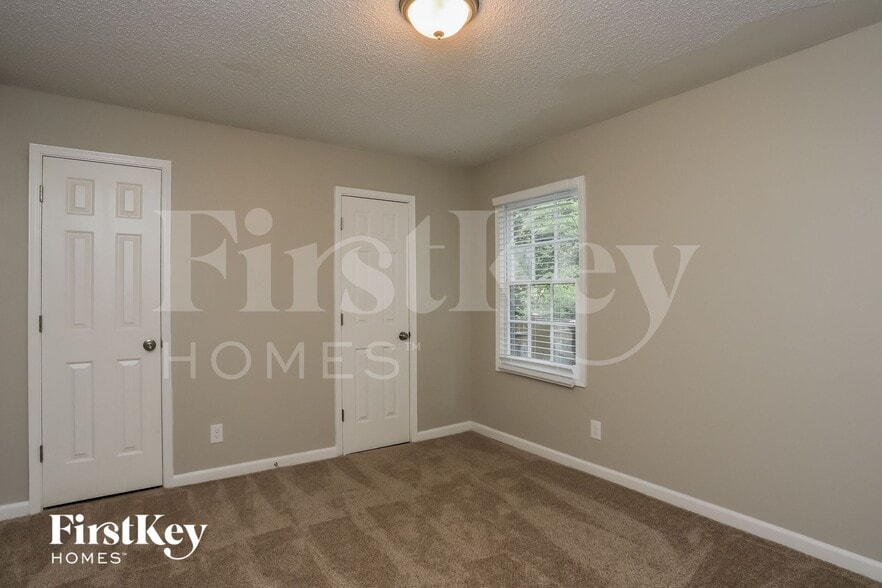 Building Photo - 1083 Forest Heights Rd