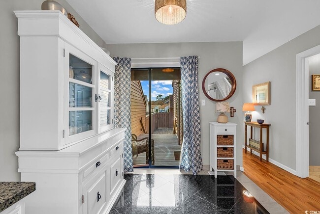 Building Photo - 4000 Fairway Lakes Dr