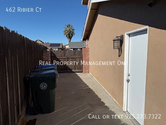 Building Photo - 462 Ribier Ct