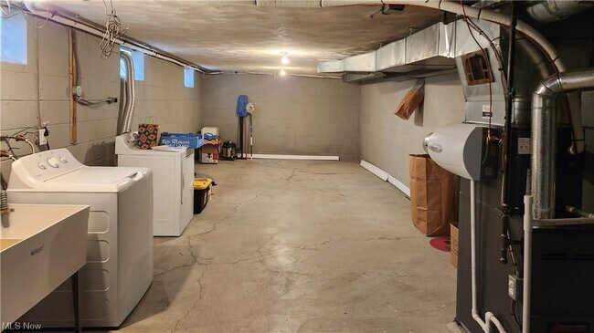 Building Photo - 2299 Westmoor Rd