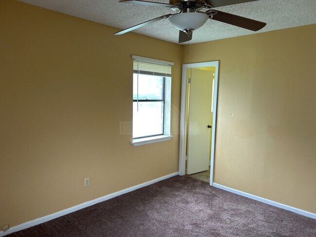Building Photo - 820 Michelle Dr