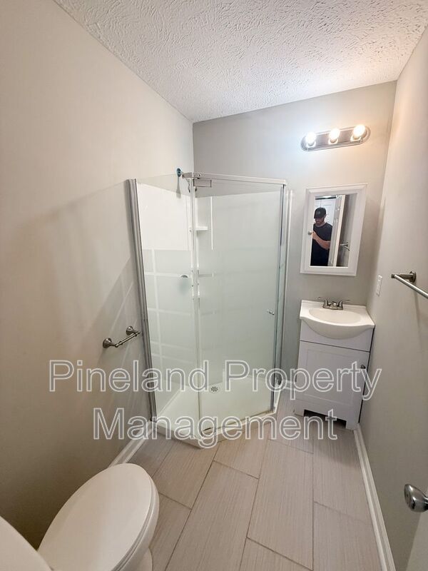 Building Photo - 6410 Rockford Dr