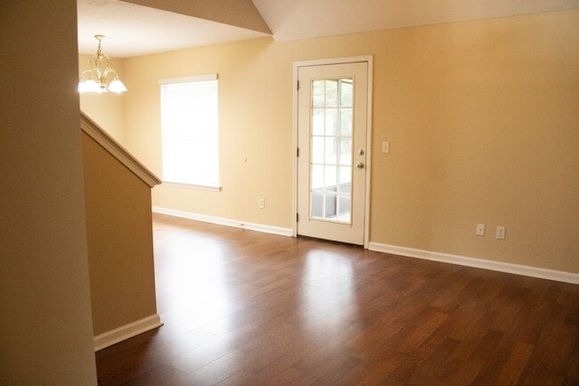 Building Photo - 348 Kristins Dr