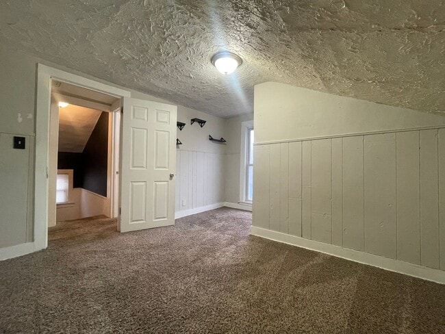 Building Photo - 4BD/1.5BA Home For Rent In Valpo