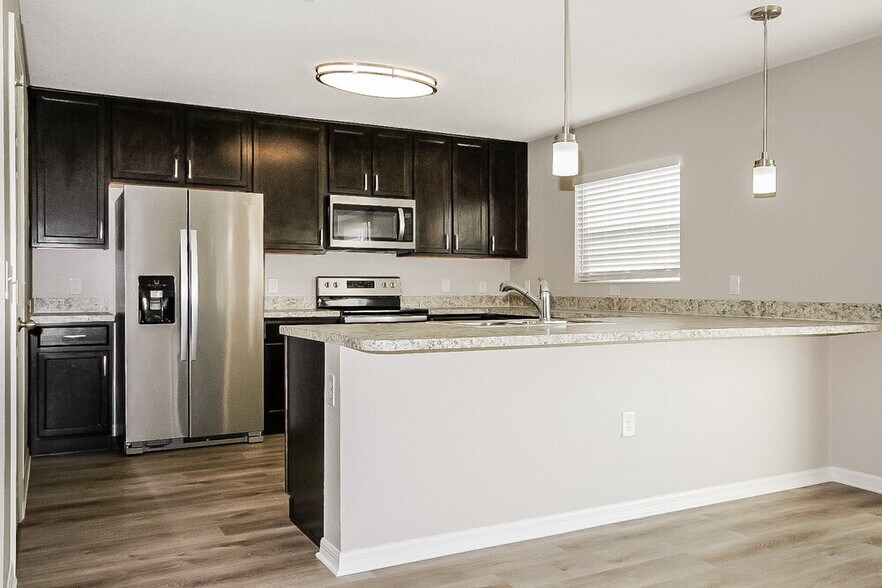 Building Photo - 10725 Southern Forest Dr