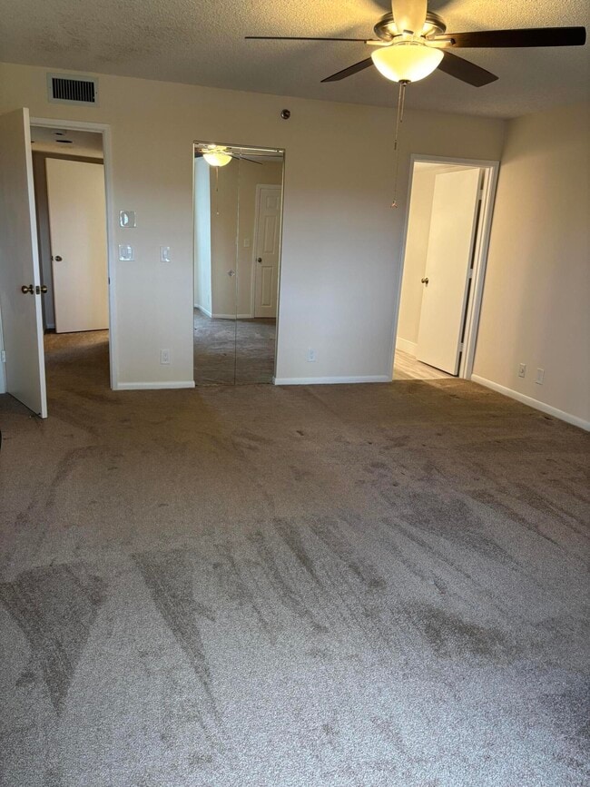 Building Photo - 7260 Kinghurst Dr